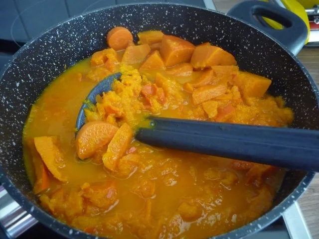 Suppen & Eintöpfe :  Kürbissuppe mit Apfelsaft - Rezept - Bild Nr. 8