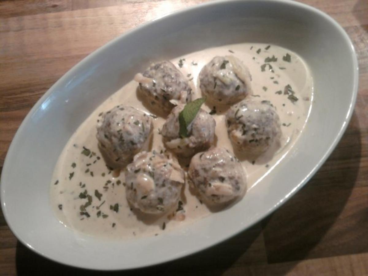 Trappers Hackbällchen in Tzatziki Zwiebel Soße - schnell & einfach ... Trappers Hackbällchen in Tzatziki Zwiebel Soße - schnell & einfach ...