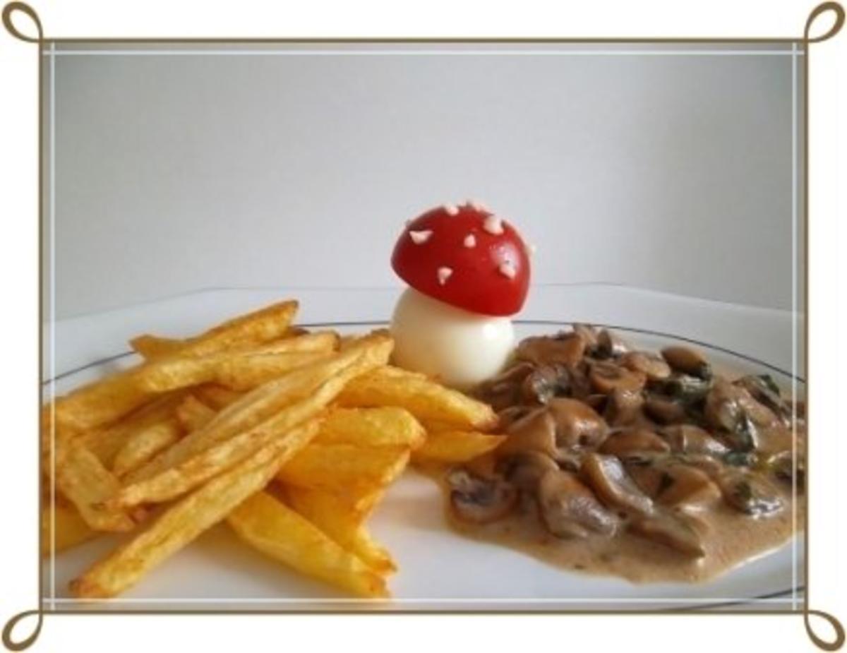 Champignonrahmsauce mit Pommes frites  und einem „Pilzei“ dazu - Rezept - Bild Nr. 2