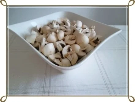 Champignonrahmsauce mit Pommes frites  und einem „Pilzei“ dazu - Rezept - Bild Nr. 3