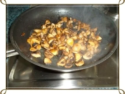 Champignonrahmsauce mit Pommes frites  und einem „Pilzei“ dazu - Rezept - Bild Nr. 4