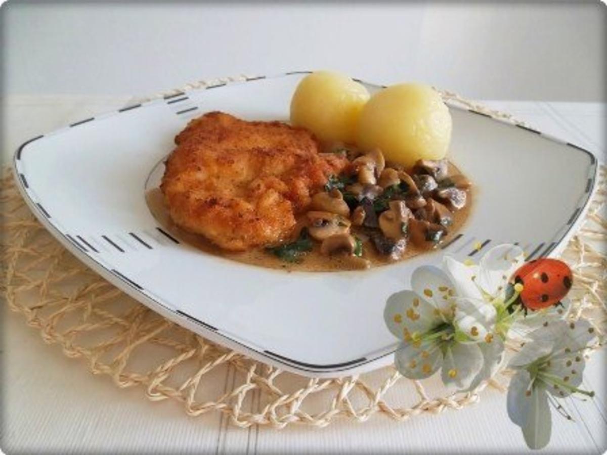 Putenschnitzel mit Champignonsauce und Kartoffelklöße dazu - Rezept