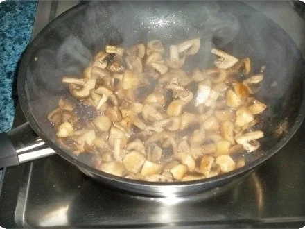 Putenschnitzel mit Champignonsauce und Kartoffelklöße dazu - Rezept - Bild Nr. 12