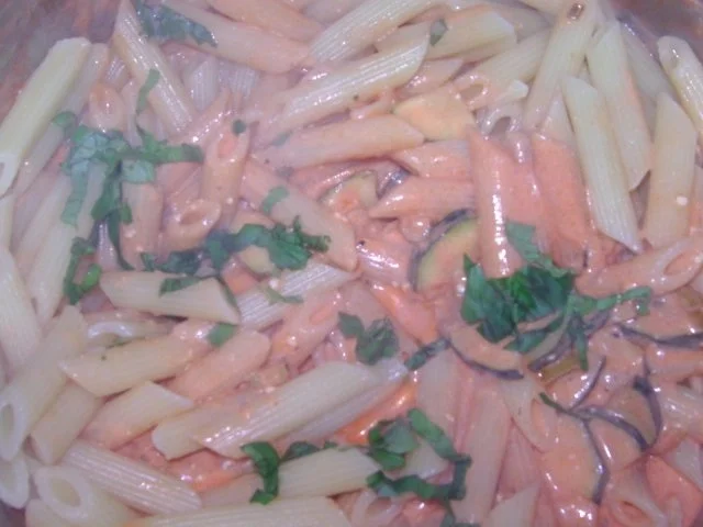 Rezept: Schelle Nudeln in Cremiger Tomaten-Gemüsesauce Bild Nr. 2 Schelle Nudeln in Cremiger Tomaten-Gemüsesauce - Rezept - Bild Nr. 2