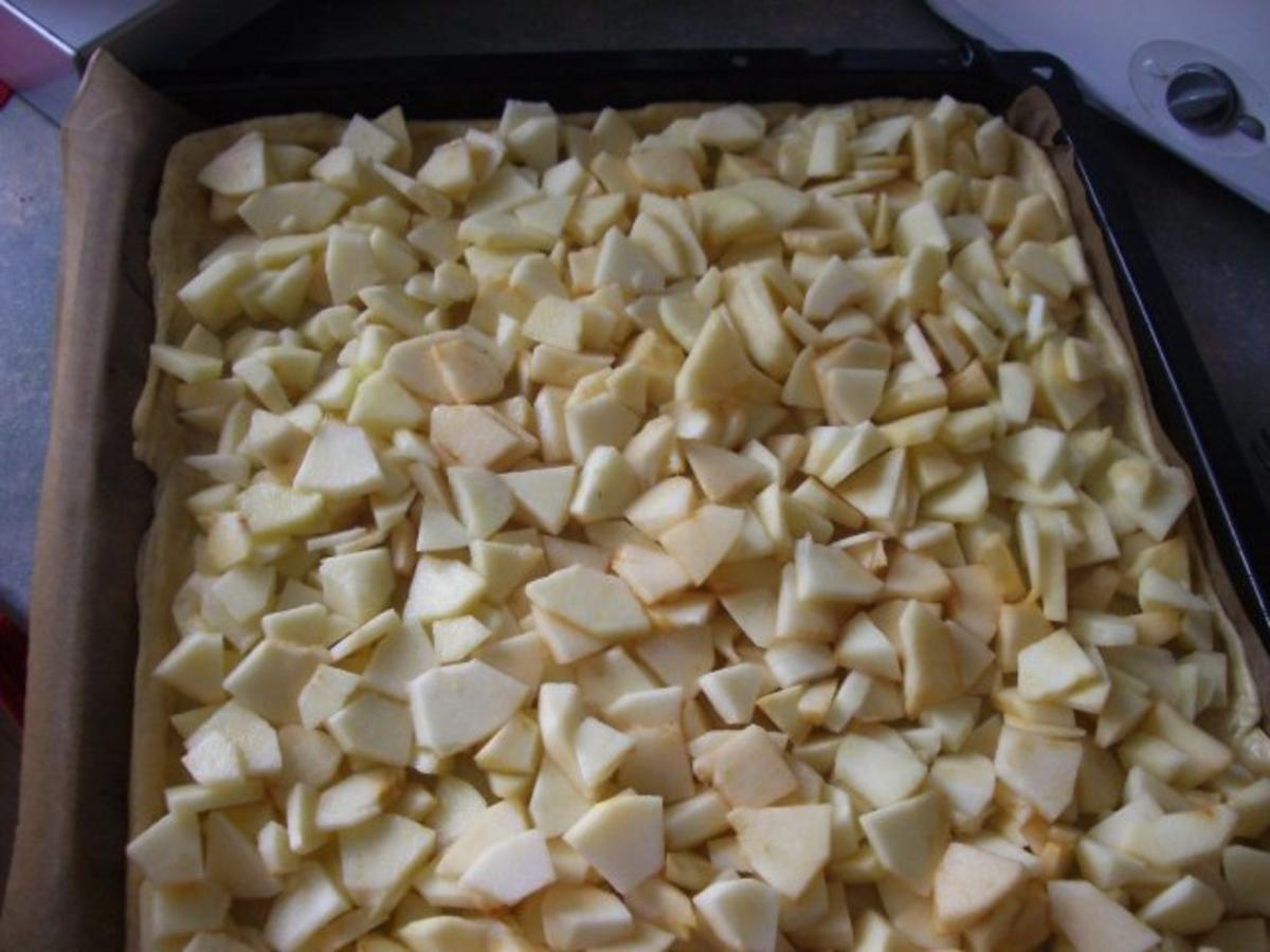 einfacher Apfelkuchen mit Hefeteig - Rezept - Bild Nr. 8