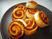 Pizza-Bolognese-Schnecken - Rezept