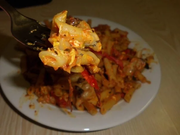 Pesto: Tomaten-Eiercurry-Pesto mit Champignons - Rezept