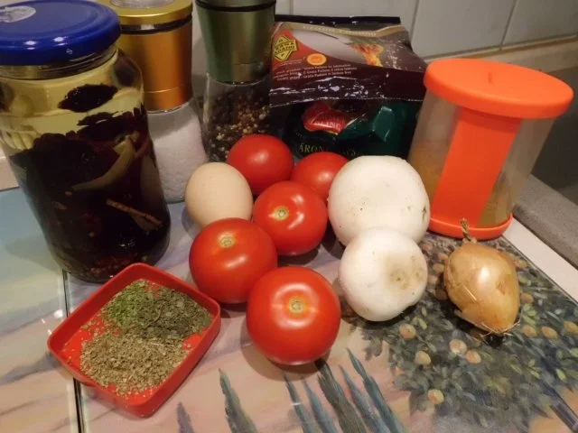 Pesto: Tomaten-Eiercurry-Pesto mit Champignons - Rezept - Bild Nr. 2