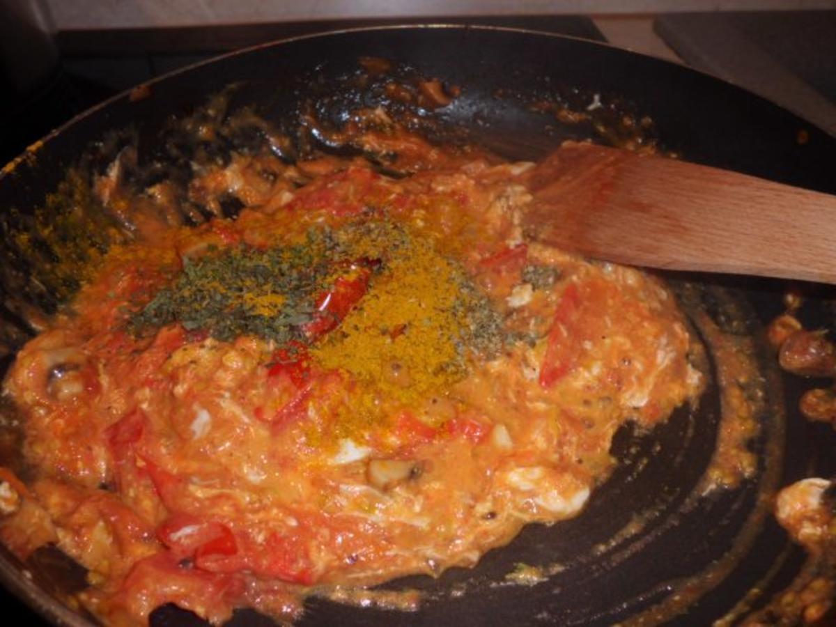 Pesto: Tomaten-Eiercurry-Pesto mit Champignons - Rezept - Bild Nr. 3