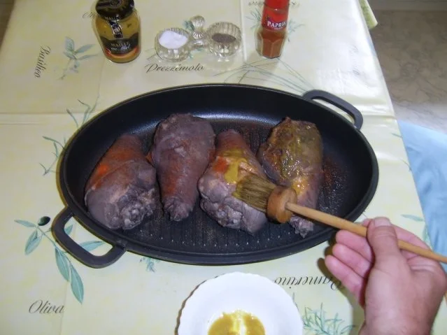 Rezept: Kräuterputenkeule mit Honig-Senfkruste Bild Nr. 4 Kräuterputenkeule mit Honig-Senfkruste - Rezept - Bild Nr. 4