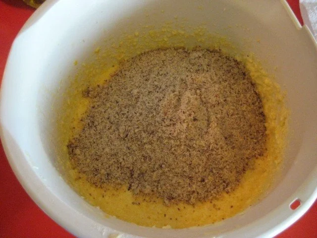 Rezept: Nusskuchen mit Schokolade Bild Nr. 4 Nusskuchen mit Schokolade - Rezept - Bild Nr. 4