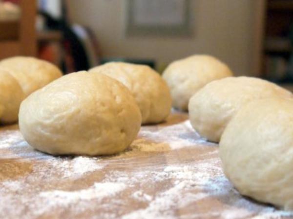 Zwetschgen-Rohrnudeln mit Vanille-Sauce - Rezept - kochbar.de