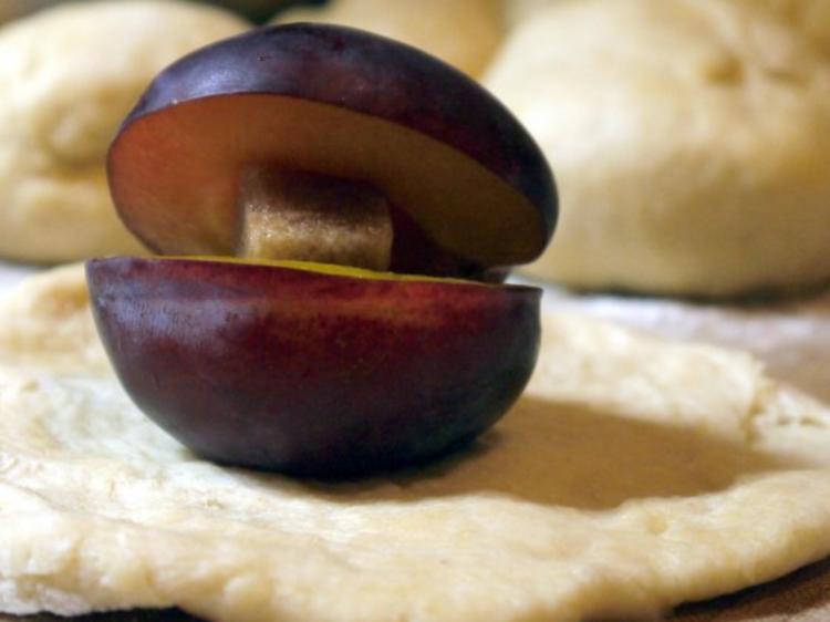 Zwetschgen Rohrnudeln mit Vanille Sauce - einfach - 176 kcal/100g