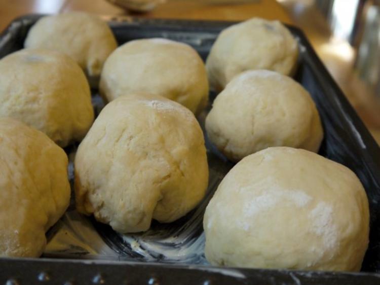 Zwetschgen Rohrnudeln mit Vanille Sauce - einfach - 176 kcal/100g