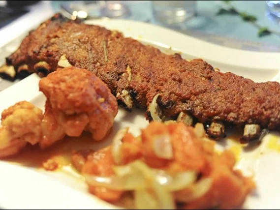 Spare Rips, Rosmarinkartoffeln aus der Süßkartoffel mit scharfem Blumenkohl! - Rezept