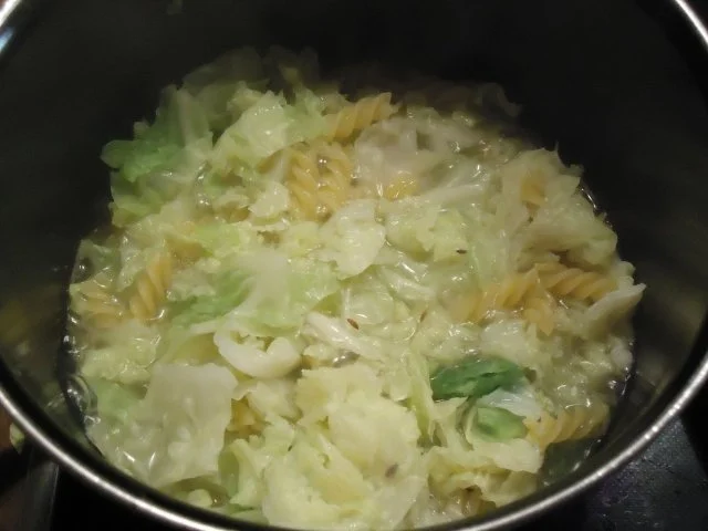 Wirsingkohl-Hackfleisch mit Nudeln in Rahmsoße - Rezept - Bild Nr. 4