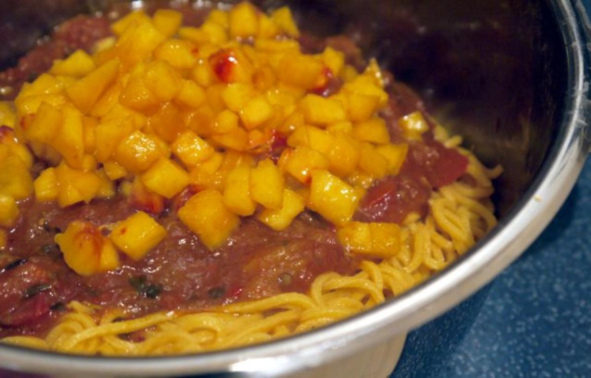 Spaghetti mit Tomaten-Pfirsich-Sauce - Rezept - Bild Nr. 13