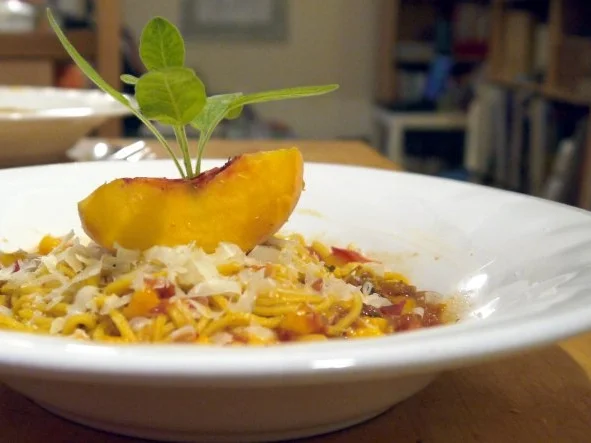 Spaghetti mit Tomaten-Pfirsich-Sauce - Rezept