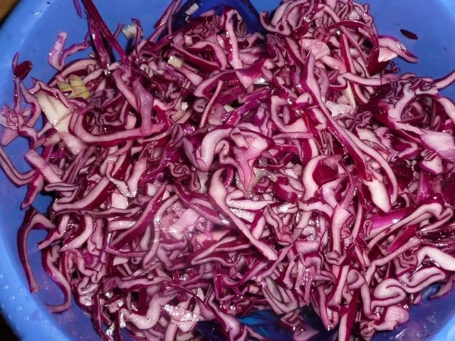 Hackbällchen, Rosmarinkartoffeln & Rotkohlsalat - Rezept - Bild Nr. 2