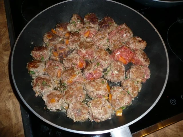 Hackbällchen, Rosmarinkartoffeln & Rotkohlsalat - Rezept - Bild Nr. 9