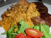 Roastbeef mit Pfifferlingen in einer Paprika-Rahmsauce mit Estragon - Rezept