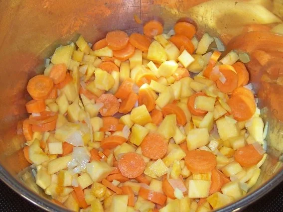 Vorspeise: Kürbis-Möhren-Suppe "Diabolo" - Rezept - Bild Nr. 5