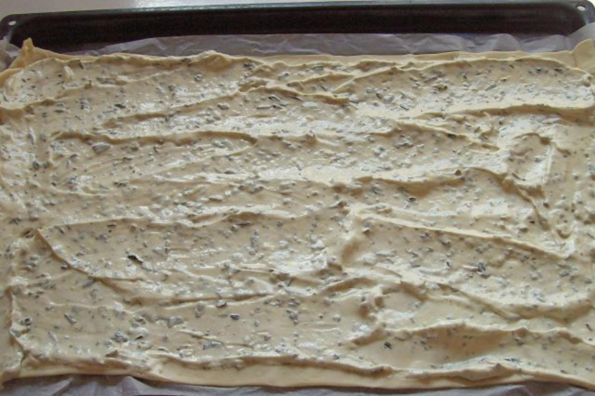 Flammkuchen mit Balsamico-Kürbis-Gemüse und zweierlei Käse - Rezept - Bild Nr. 8