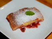 Gebackener Zitronenpudding auf Zwetschgenröster - Rezept