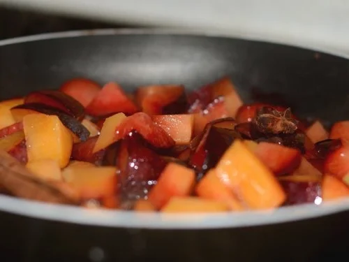 Rezept: Gebackener Zitronenpudding auf Zwetschgenröster Bild Nr. 2 Gebackener Zitronenpudding auf Zwetschgenröster - Rezept - Bild Nr. 2