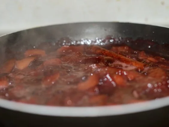 Rezept: Gebackener Zitronenpudding auf Zwetschgenröster Bild Nr. 3 Gebackener Zitronenpudding auf Zwetschgenröster - Rezept - Bild Nr. 3