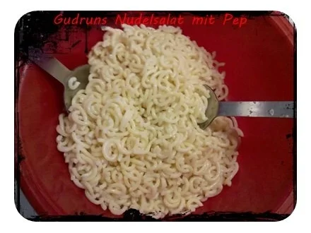 Rezept: Salat: Nudelsalat mit Pepp! Bild Nr. 5 Salat: Nudelsalat mit Pepp! - Rezept - Bild Nr. 5