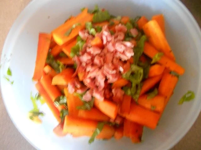 Rezept: Möhrensalat einmal anders mit Serranoschinken Möhrensalat einmal anders mit Serranoschinken - Rezept
