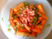 Rezept: Mรถhrensalat einmal anders mit Serranoschinken Mรถhrensalat einmal anders mit Serranoschinken - Rezept