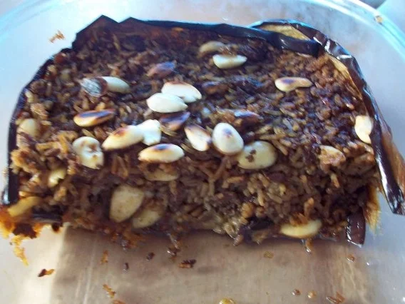 Auberginen mit Reis und Hackfleisch und Dattelsauce - Rezept