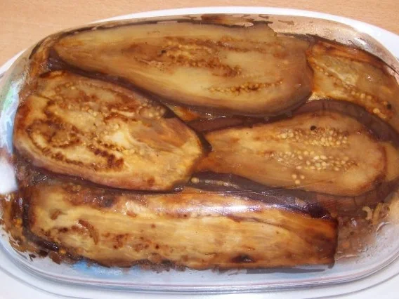 Auberginen mit Reis und Hackfleisch und Dattelsauce - Rezept - Bild Nr. 3