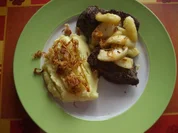 Rezept: Leber mit glasierten Apfelschnitzen und Rรถstzwiebeln Leber mit glasierten Apfelschnitzen und Rรถstzwiebeln - Rezept