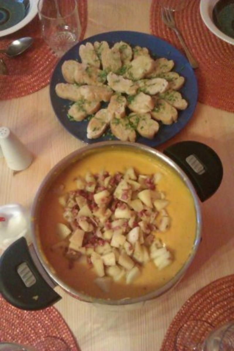 Bilder für Kürbissuppe mit Apfel - Rezept