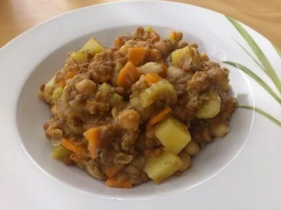 Rezept: Linseneintopf, bei dem der Vorrat geplündert wurde... Linseneintopf, bei dem der Vorrat geplündert wurde... - Rezept