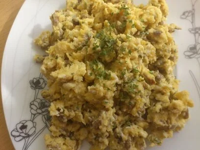 Rezept: Käse-Rührei mit gerösteten Sonnenblumenkernen Bild Nr. 2 Käse-Rührei mit gerösteten Sonnenblumenkernen - Rezept - Bild Nr. 2