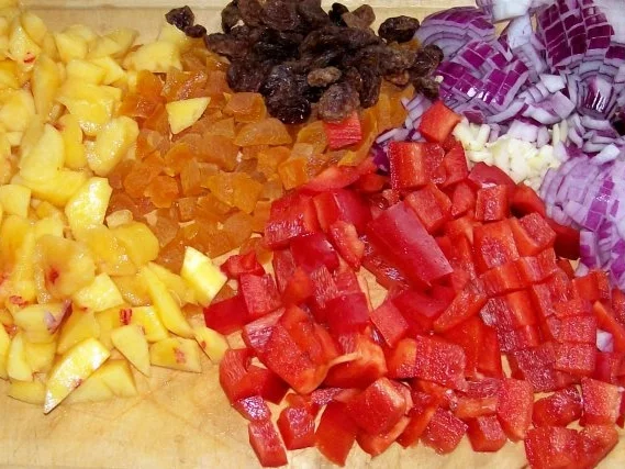 Beilagen: Fruchtig-scharfes Nektarinen-Chutney - Rezept - Bild Nr. 2