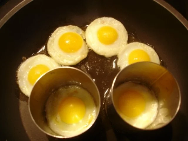 Rezept: Wachtel-Spiegeleier mit „ gebratener Eierreis à la Papa " *) Bild Nr. 6 Wachtel-Spiegeleier mit „ gebratener Eierreis à la Papa " *) - Rezept - Bild Nr. 6