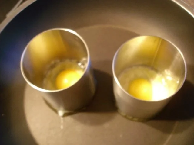 Rezept: Wachtel-Spiegeleier mit „ gebratener Eierreis à la Papa " *) Bild Nr. 5 Wachtel-Spiegeleier mit „ gebratener Eierreis à la Papa " *) - Rezept - Bild Nr. 5