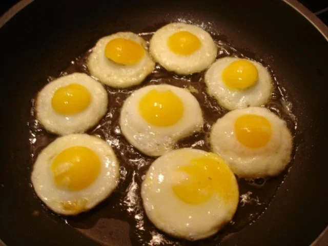 Rezept: Wachtel-Spiegeleier mit „ gebratener Eierreis à la Papa " *) Bild Nr. 7 Wachtel-Spiegeleier mit „ gebratener Eierreis à la Papa " *) - Rezept - Bild Nr. 7