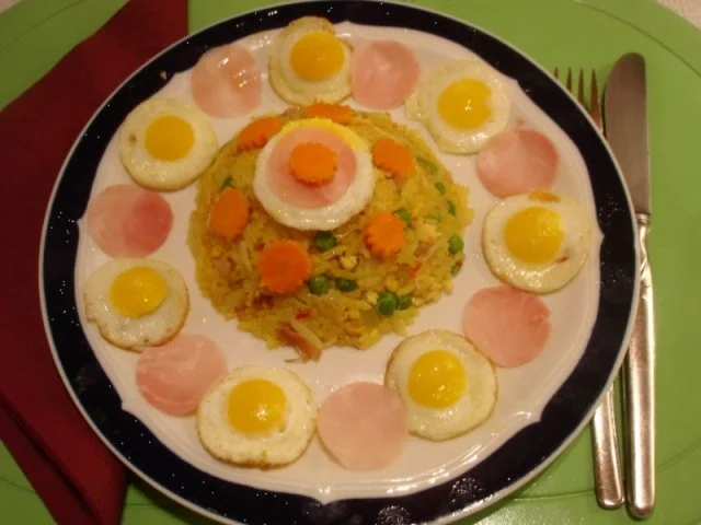 Rezept: Wachtel-Spiegeleier mit „ gebratener Eierreis à la Papa " *) Bild Nr. 8 Wachtel-Spiegeleier mit „ gebratener Eierreis à la Papa " *) - Rezept - Bild Nr. 8