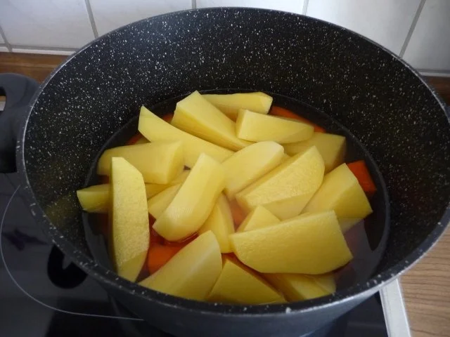 Rezept: Unter 30 Minuten : Oma´s Sauerkraut mit Wiener aus der Pfanne Bild Nr. 3 Unter 30 Minuten : Oma´s Sauerkraut mit Wiener aus der Pfanne - Rezept - Bild Nr. 3