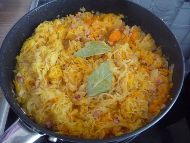 Rezept: Unter 30 Minuten : Oma´s Sauerkraut mit Wiener aus der Pfanne Bild Nr. 5 Unter 30 Minuten : Oma´s Sauerkraut mit Wiener aus der Pfanne - Rezept - Bild Nr. 5
