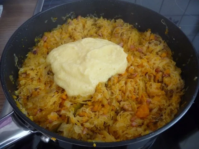 Rezept: Unter 30 Minuten : Oma´s Sauerkraut mit Wiener aus der Pfanne Bild Nr. 7 Unter 30 Minuten : Oma´s Sauerkraut mit Wiener aus der Pfanne - Rezept - Bild Nr. 7