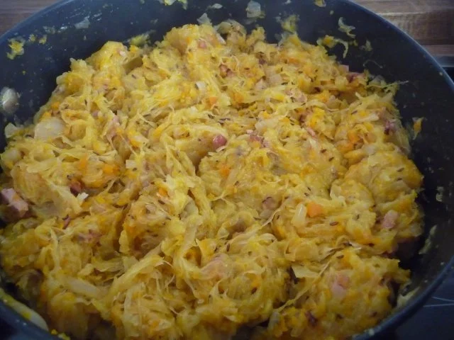 Rezept: Unter 30 Minuten : Oma´s Sauerkraut mit Wiener aus der Pfanne Bild Nr. 8 Unter 30 Minuten : Oma´s Sauerkraut mit Wiener aus der Pfanne - Rezept - Bild Nr. 8