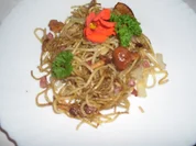 Rezept: Bratnudeln mit Pfifferlingen Bratnudeln mit Pfifferlingen - Rezept
