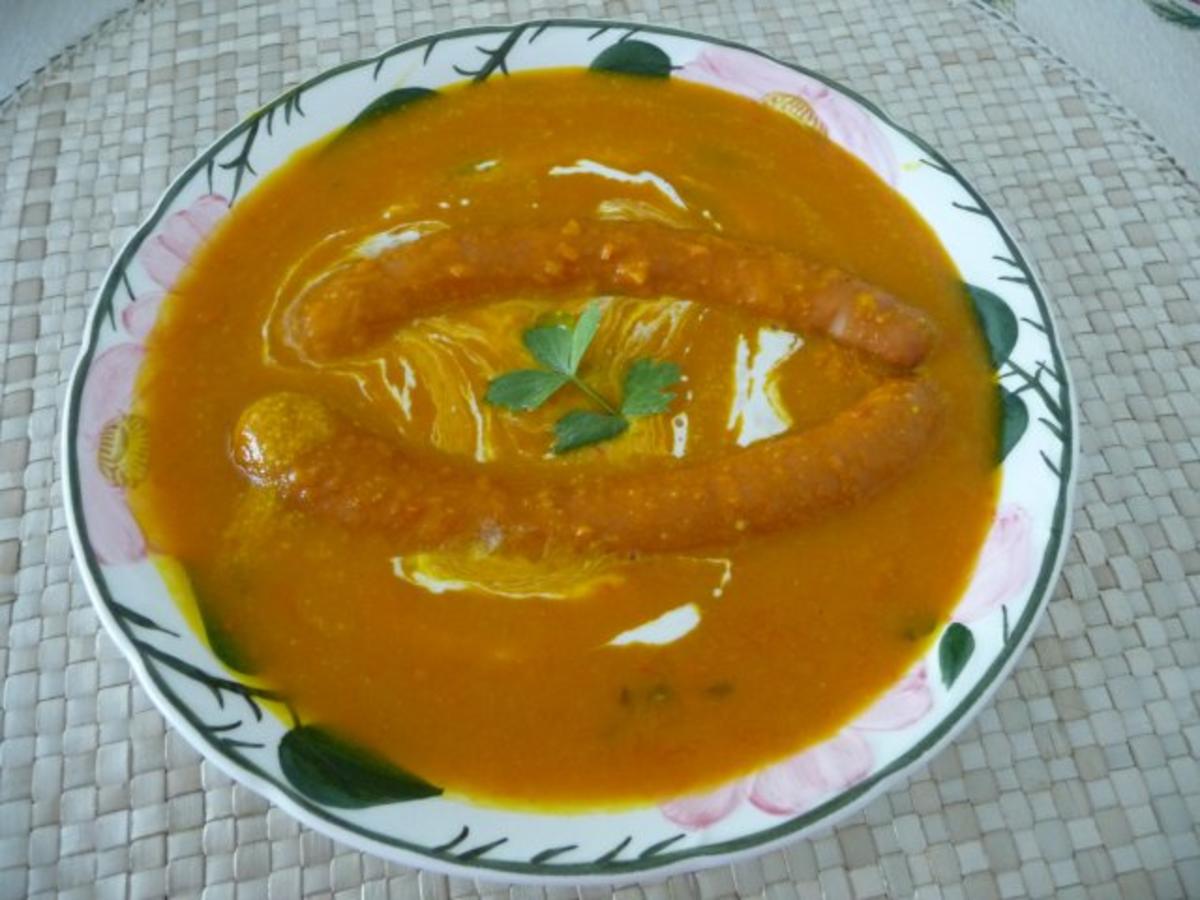 Suppen & Eintöpfe :  Kürbissuppe die Nächste mit Würstchen - Rezept